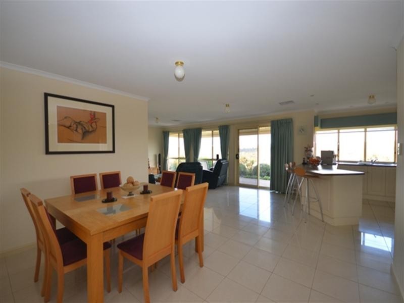 14 Michael Court, Clare SA 5453