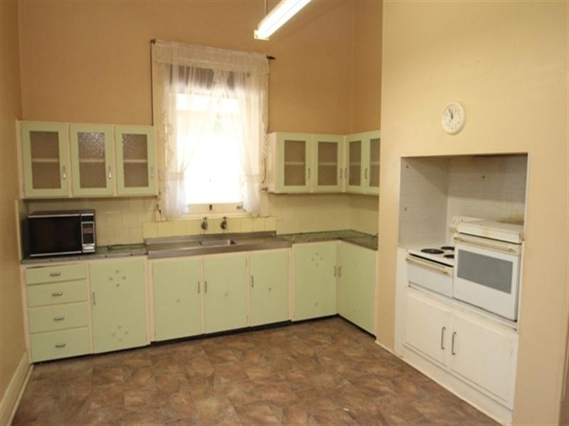 30 Victoria Road, Clare SA 5453