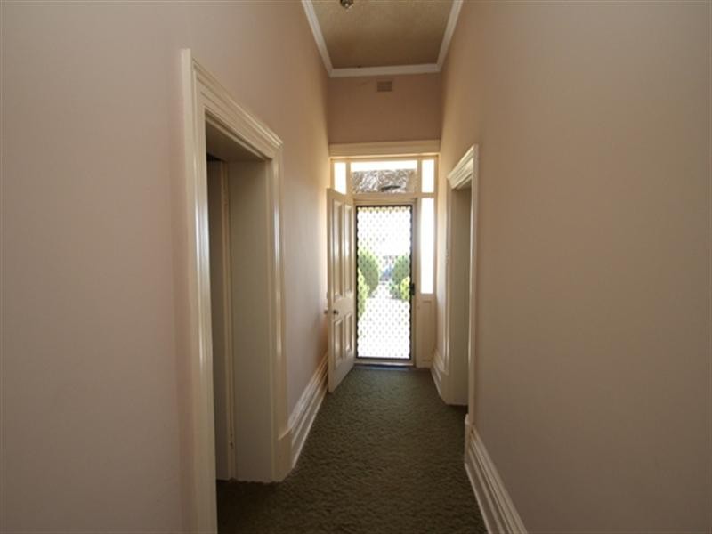 30 Victoria Road, Clare SA 5453