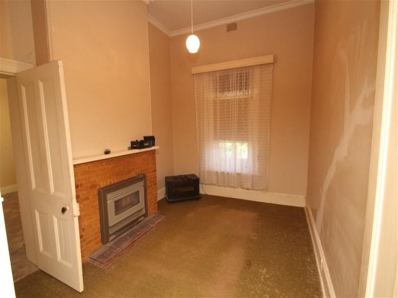 30 Victoria Road, Clare SA 5453