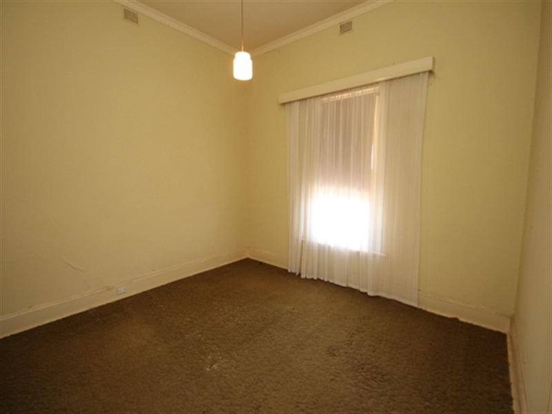 30 Victoria Road, Clare SA 5453