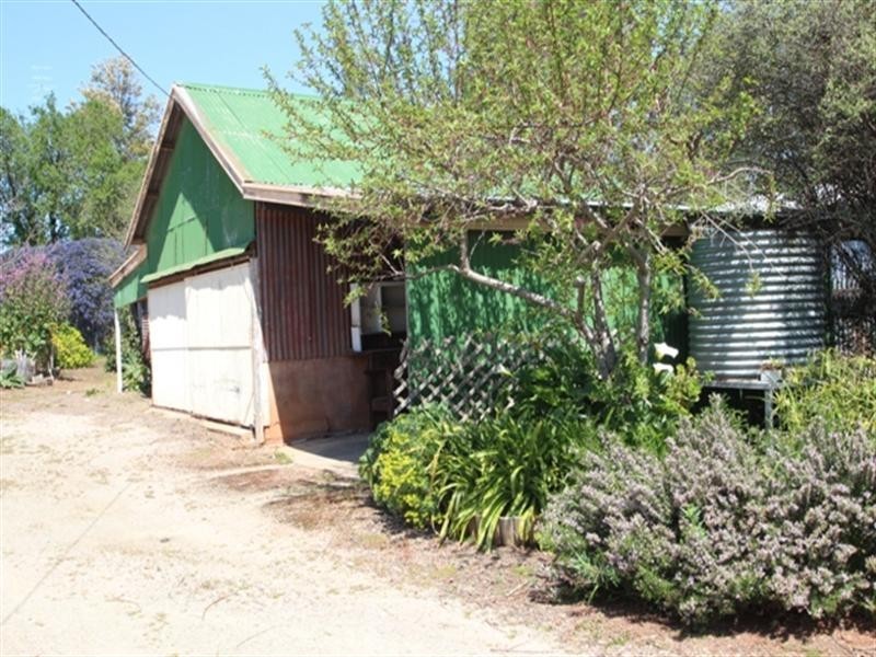 30 Victoria Road, Clare SA 5453