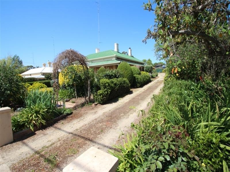 30 Victoria Road, Clare SA 5453