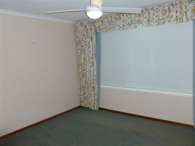 9 Beare Street, Clare SA 5453