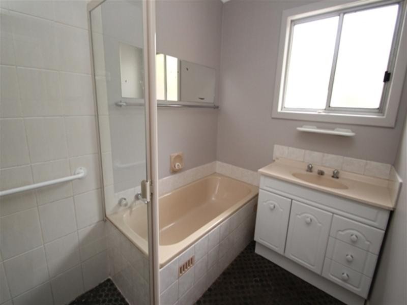 28 Guilford Street, Clare SA 5453