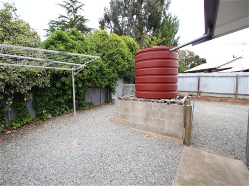 28 Guilford Street, Clare SA 5453