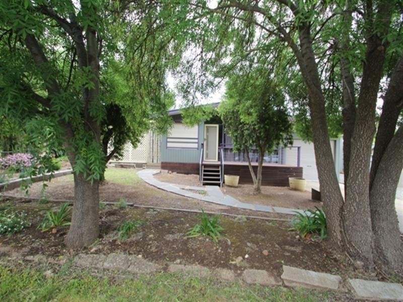 28 Guilford Street, Clare SA 5453