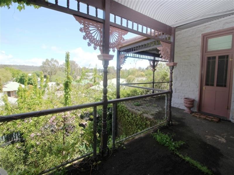 4 New Road, Clare SA 5453