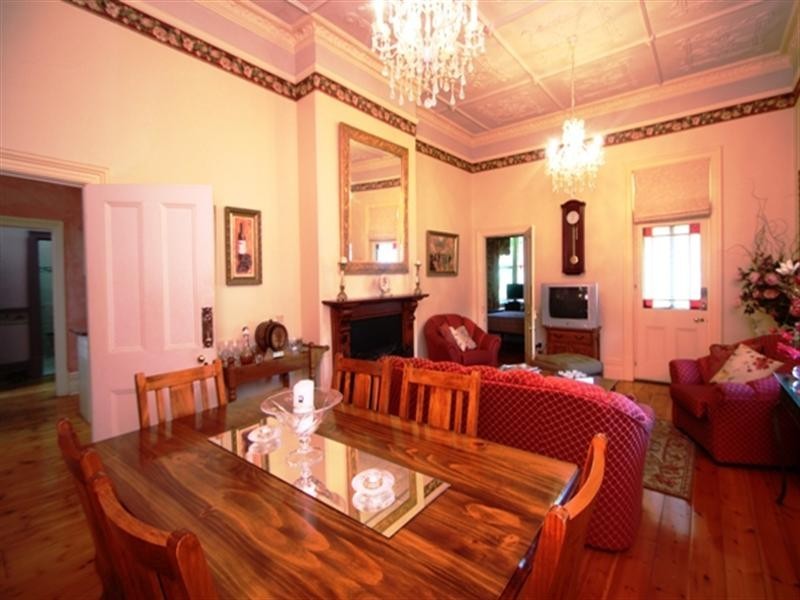 4 New Road, Clare SA 5453