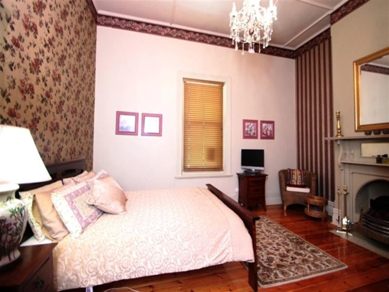 4 New Road, Clare SA 5453