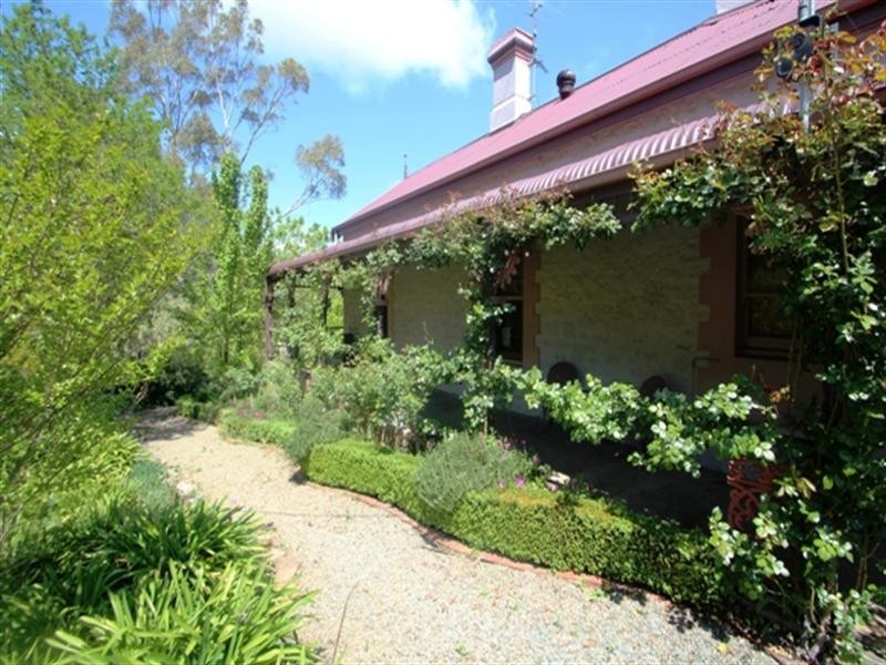 4 New Road, Clare SA 5453