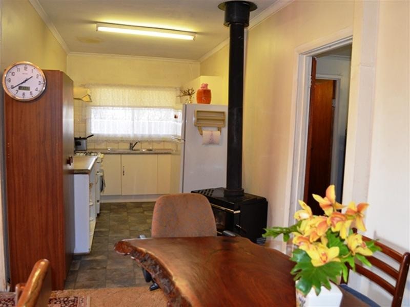 1 fifth Street, Owen SA 5460