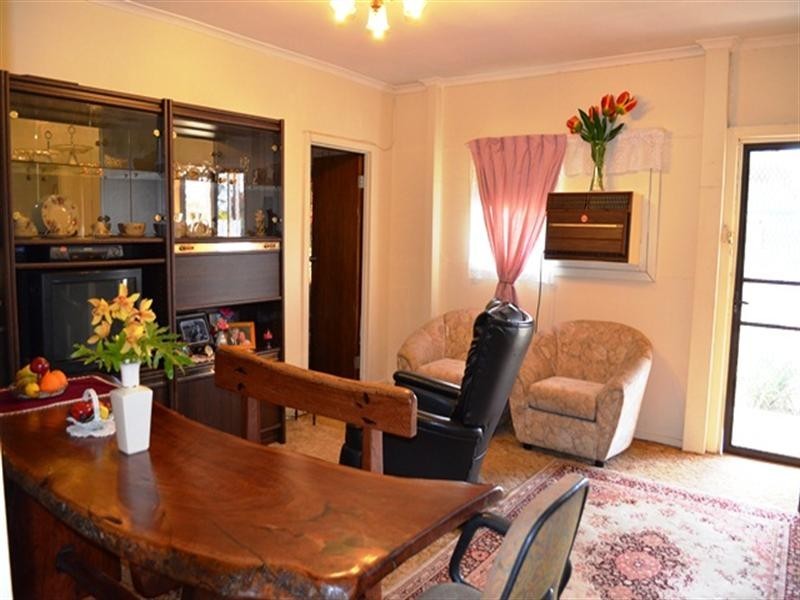 1 fifth Street, Owen SA 5460