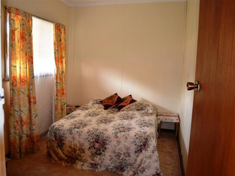 1 fifth Street, Owen SA 5460