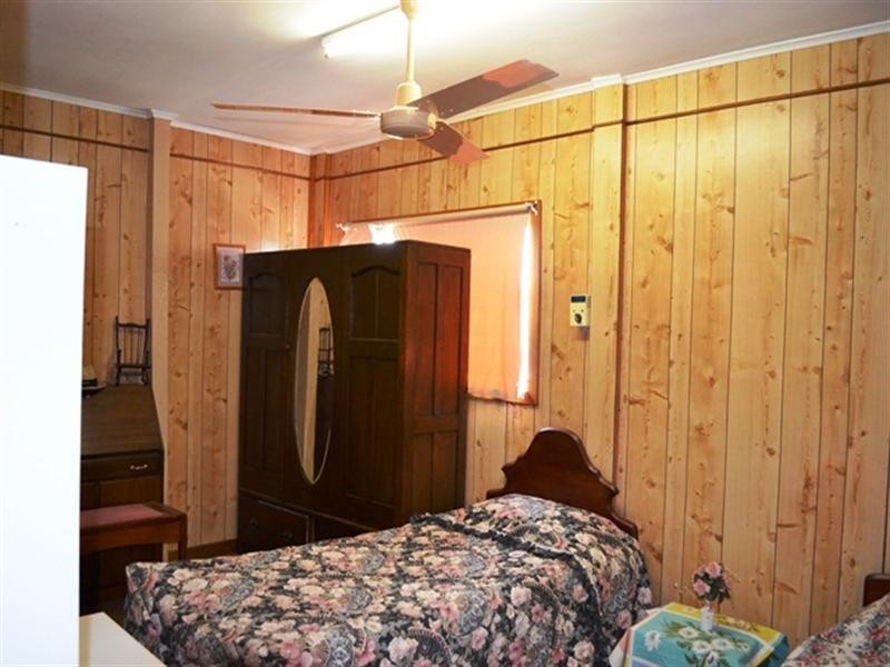 1 fifth Street, Owen SA 5460