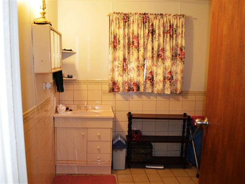 1 fifth Street, Owen SA 5460