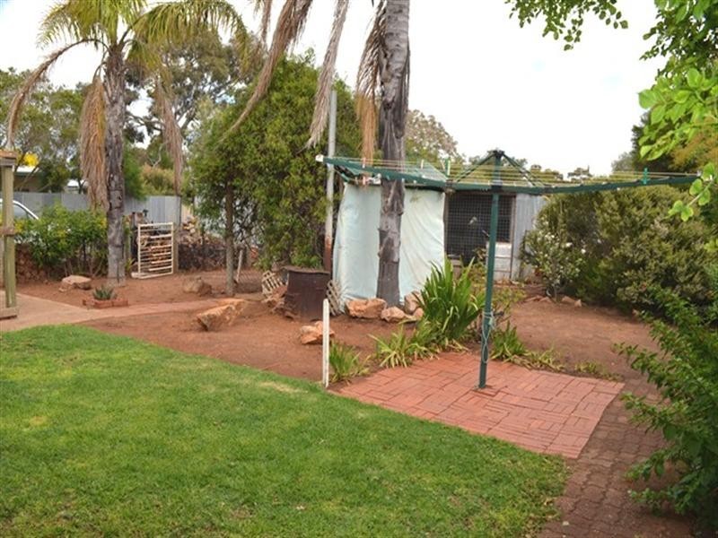 1 fifth Street, Owen SA 5460