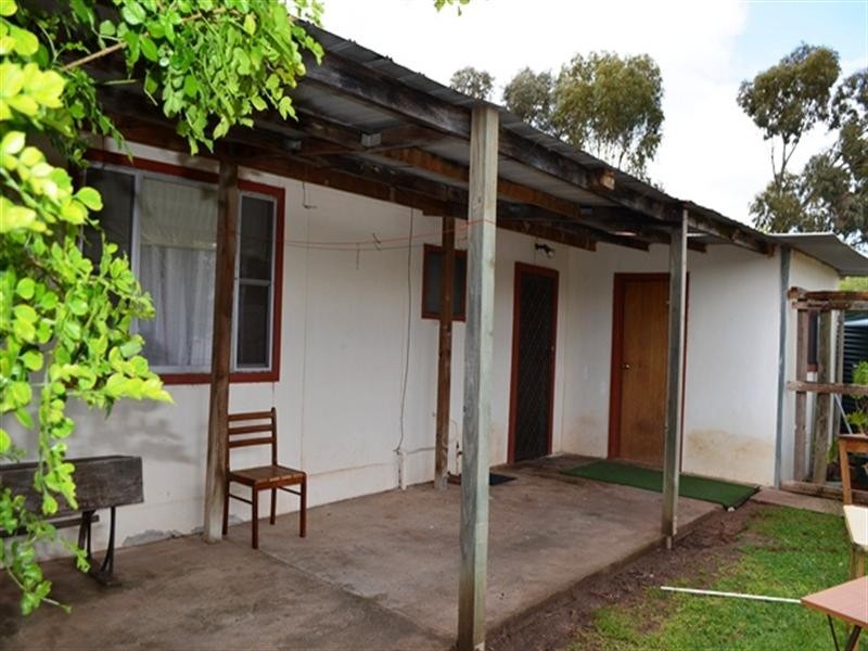 1 fifth Street, Owen SA 5460