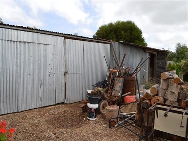 1 fifth Street, Owen SA 5460