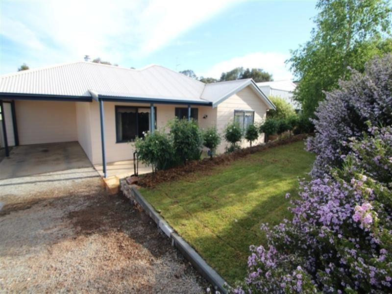 16 Kelly Street, Clare SA 5453