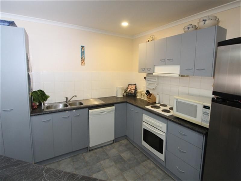 16 Kelly Street, Clare SA 5453