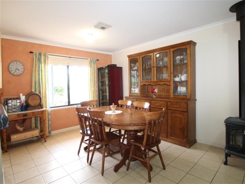 16 Kelly Street, Clare SA 5453