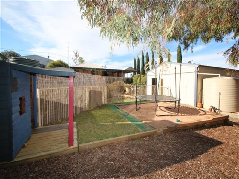 16 Kelly Street, Clare SA 5453