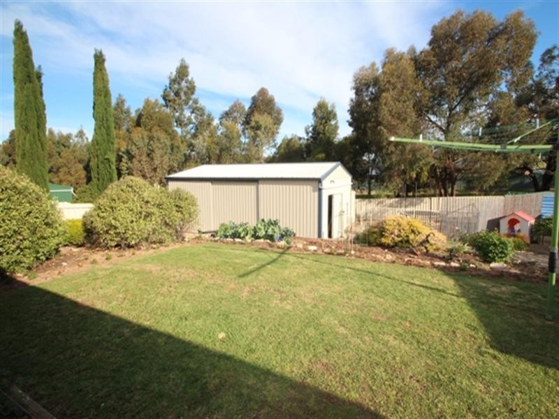 16 Kelly Street, Clare SA 5453