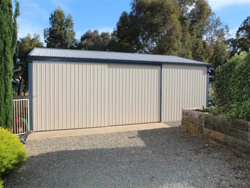 16 Kelly Street, Clare SA 5453