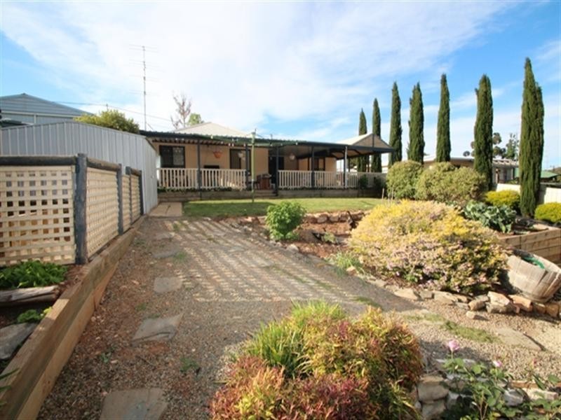 16 Kelly Street, Clare SA 5453