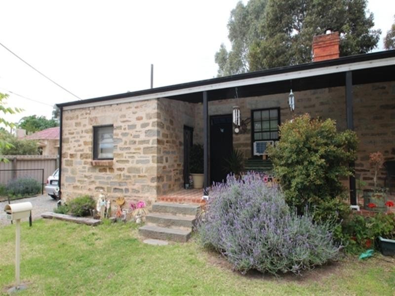 52A and 52B Victoria Road, Clare SA 5453