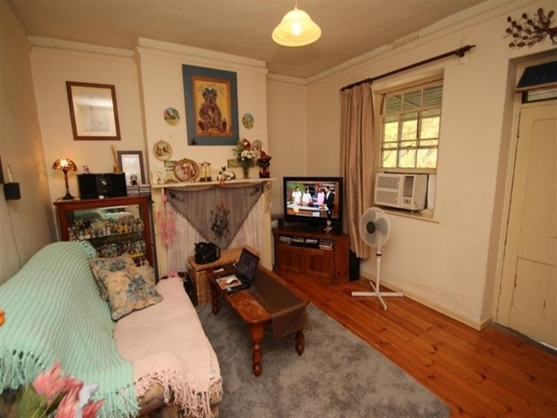 52A and 52B Victoria Road, Clare SA 5453