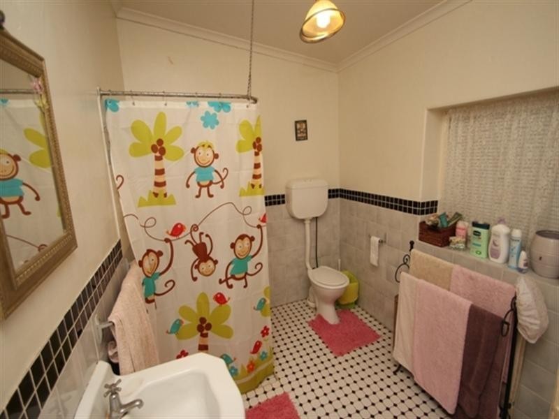 52A and 52B Victoria Road, Clare SA 5453