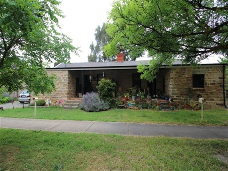 52A and 52B Victoria Road, Clare SA 5453