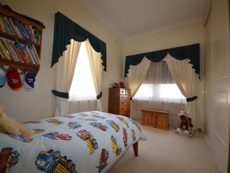 13 Hawker Street, Yacka SA 5470