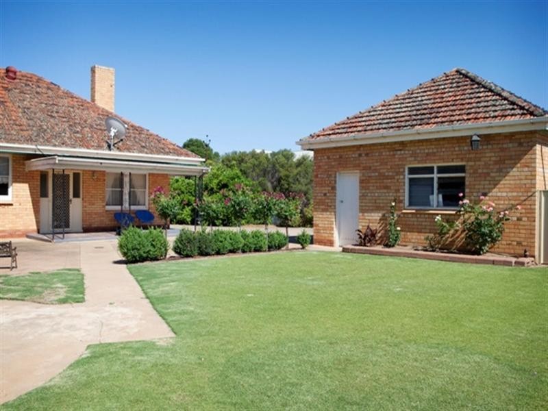 13 Hawker Street, Yacka SA 5470