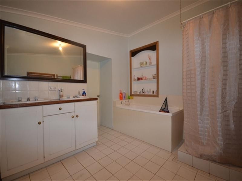 31 Daly Street, Clare SA 5453