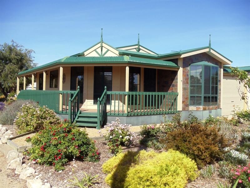 7 Barton Road, Tiddy Widdy Beach SA 5571