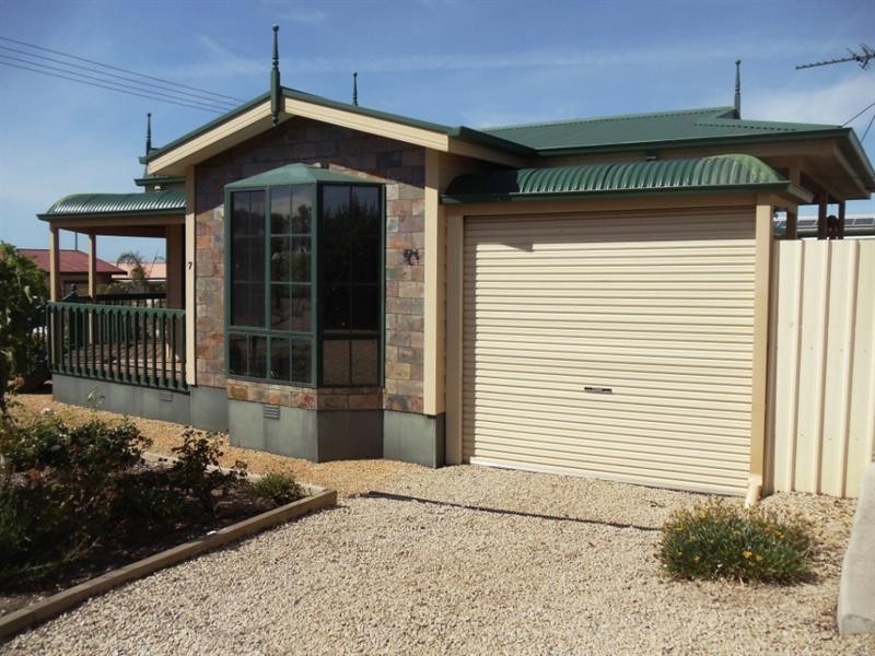 7 Barton Road, Tiddy Widdy Beach SA 5571