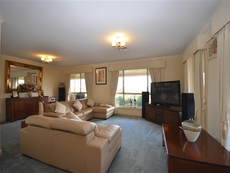 14 Michael Court, Clare SA 5453