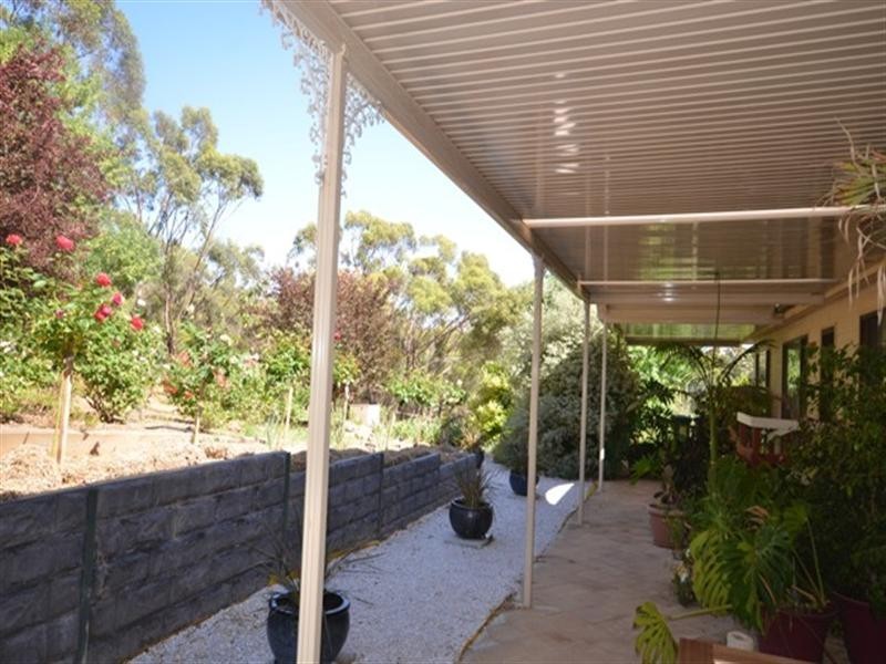 62 Neagles Rock Road, Clare SA 5453