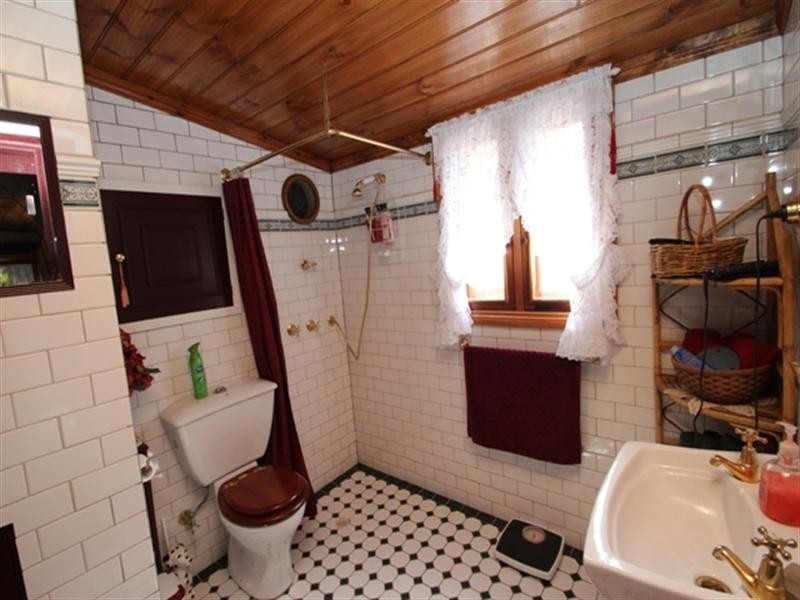 The Teapot Inn Lot 22 Leasingham Road, Mintaro SA 5415