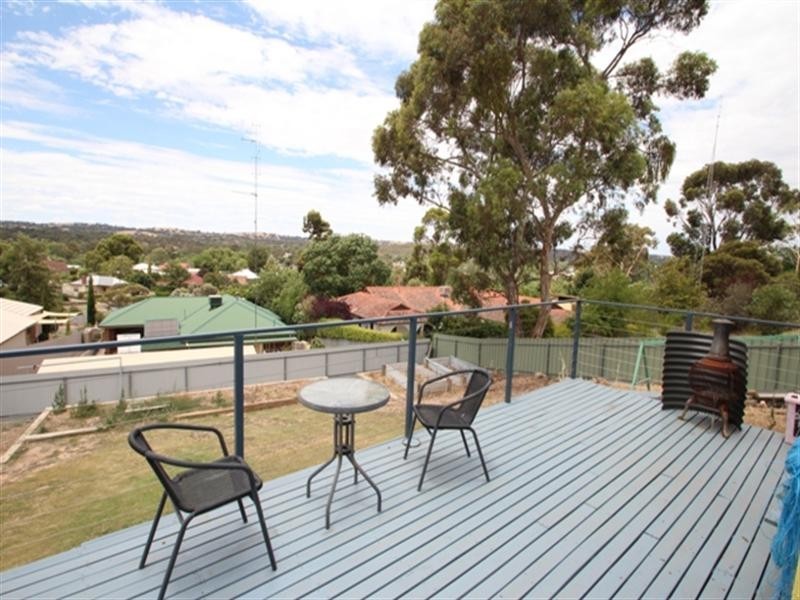 3 Michael Court, Clare SA 5453