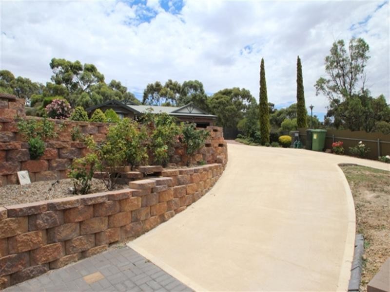 3 Michael Court, Clare SA 5453