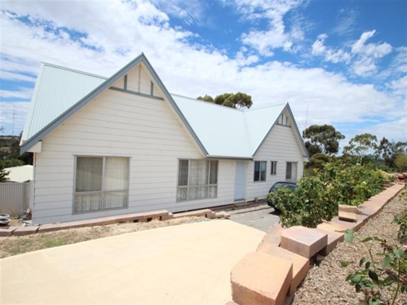 3 Michael Court, Clare SA 5453