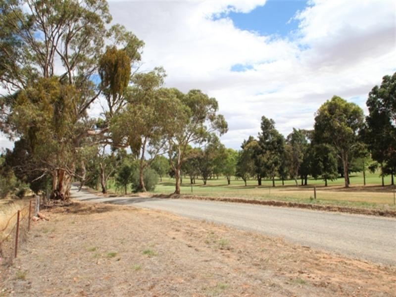Square Mile Road, Clare SA 5453