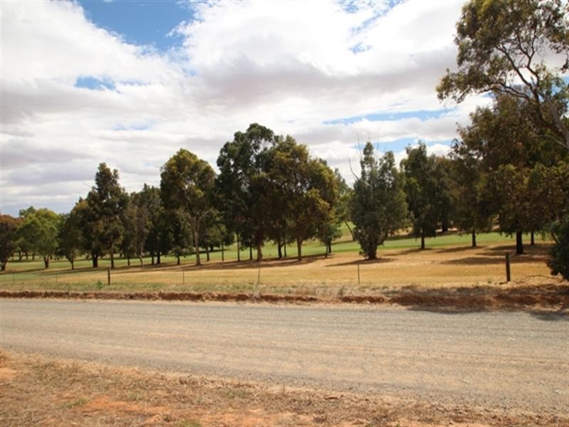 Square Mile Road, Clare SA 5453