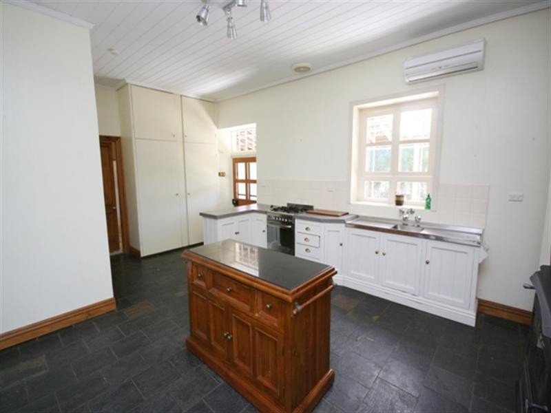 16 Smelts Road, Burra SA 5417