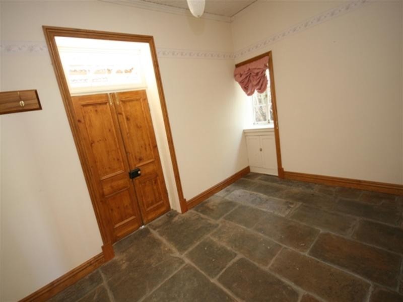 16 Smelts Road, Burra SA 5417