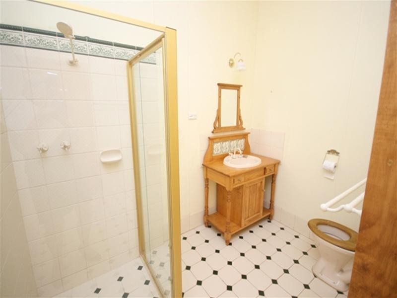 16 Smelts Road, Burra SA 5417